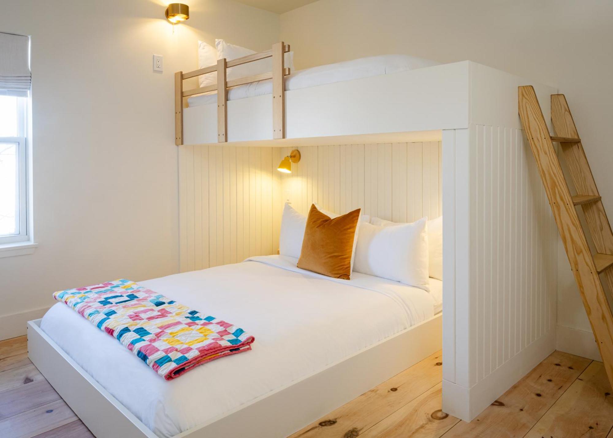 Inn The August House